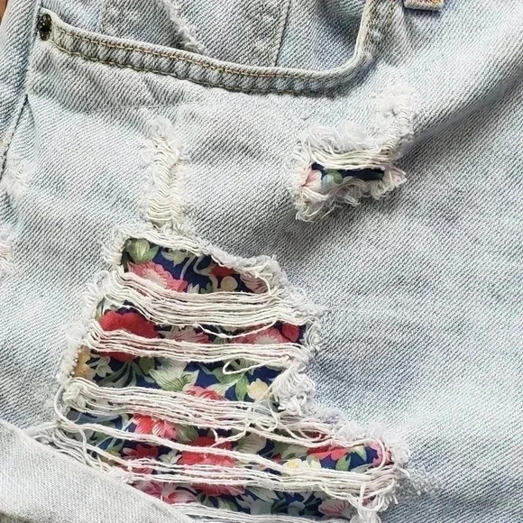 CarMar jean shorts 100% cotton destressed floral womens size 27 - Picture 6 of 8